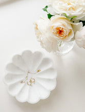 Load image into Gallery viewer, Marble Flower Dish
